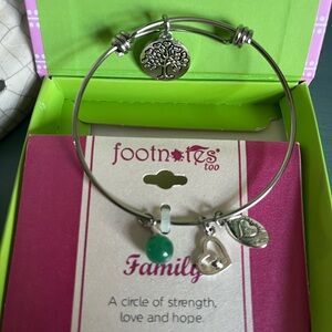 NIB HALLMARK CHARM FAMILY BRACELET